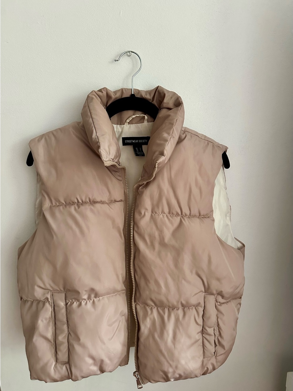 Streetwear Society Puffer Vest in Light Beige